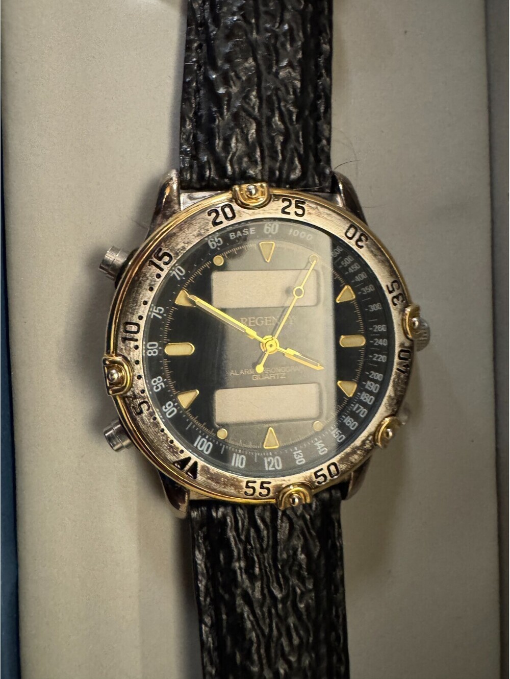 Vintage Regency Men's Watch Black Leather Band needs battery